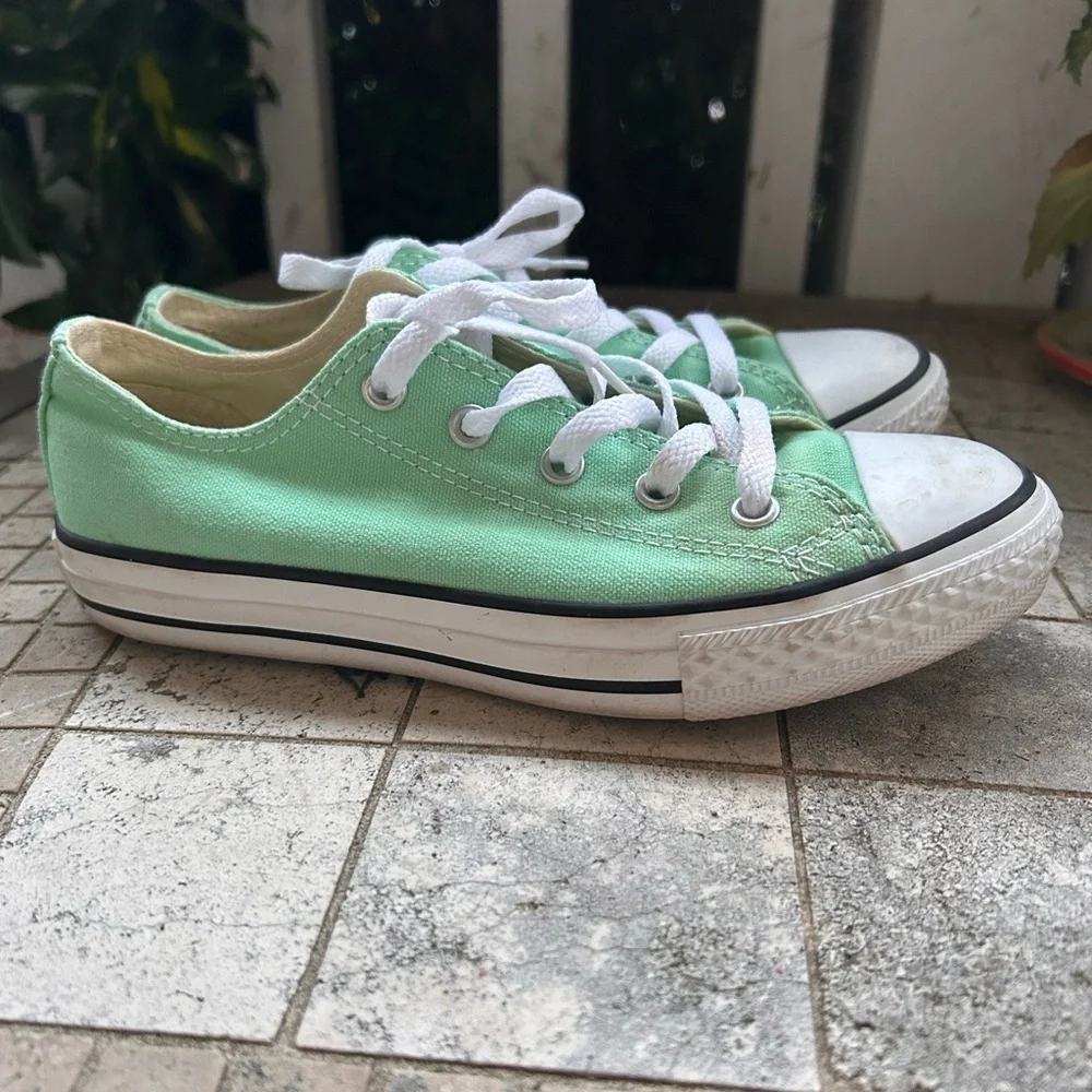 Converse All Star Kids Green Canvas Sneakers sz 2Y mint condition